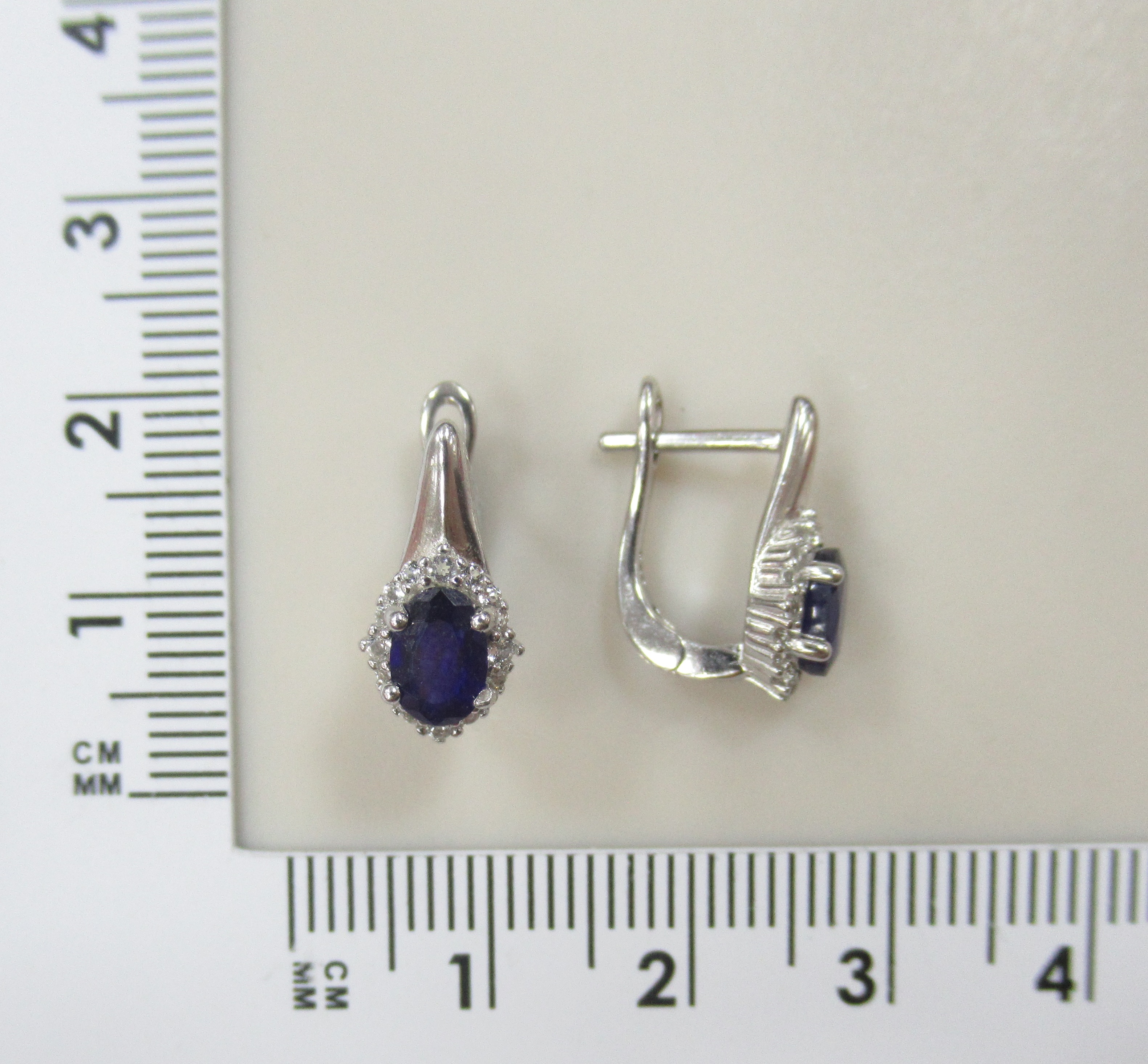 Серебряные серьги с сапфирами